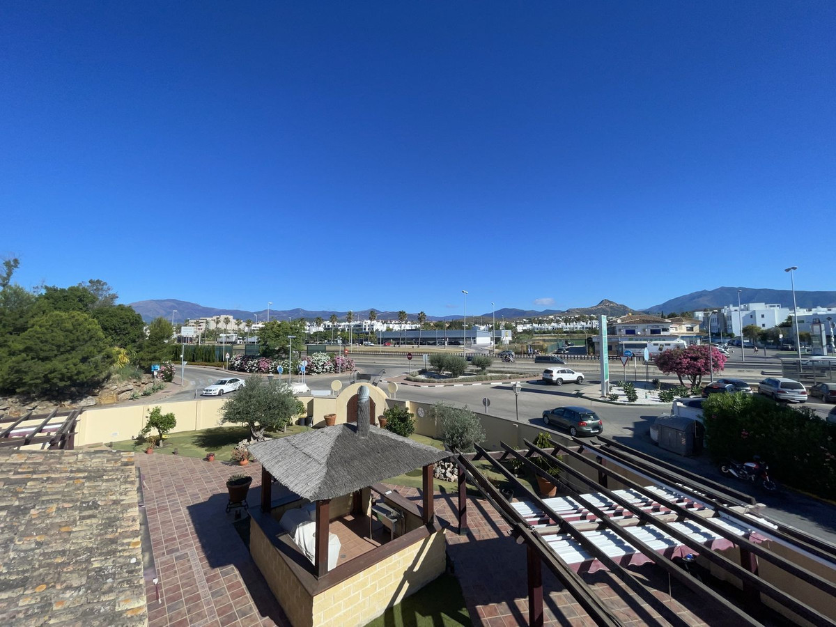 Commercial unit for sale in El Paraiso Costa Del Sol, Málaga, Spain