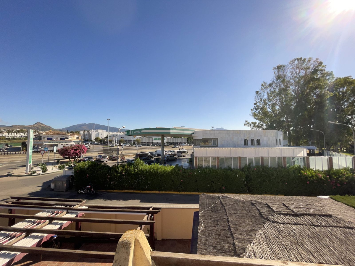Commercial unit for sale in El Paraiso Costa Del Sol, Málaga, Spain