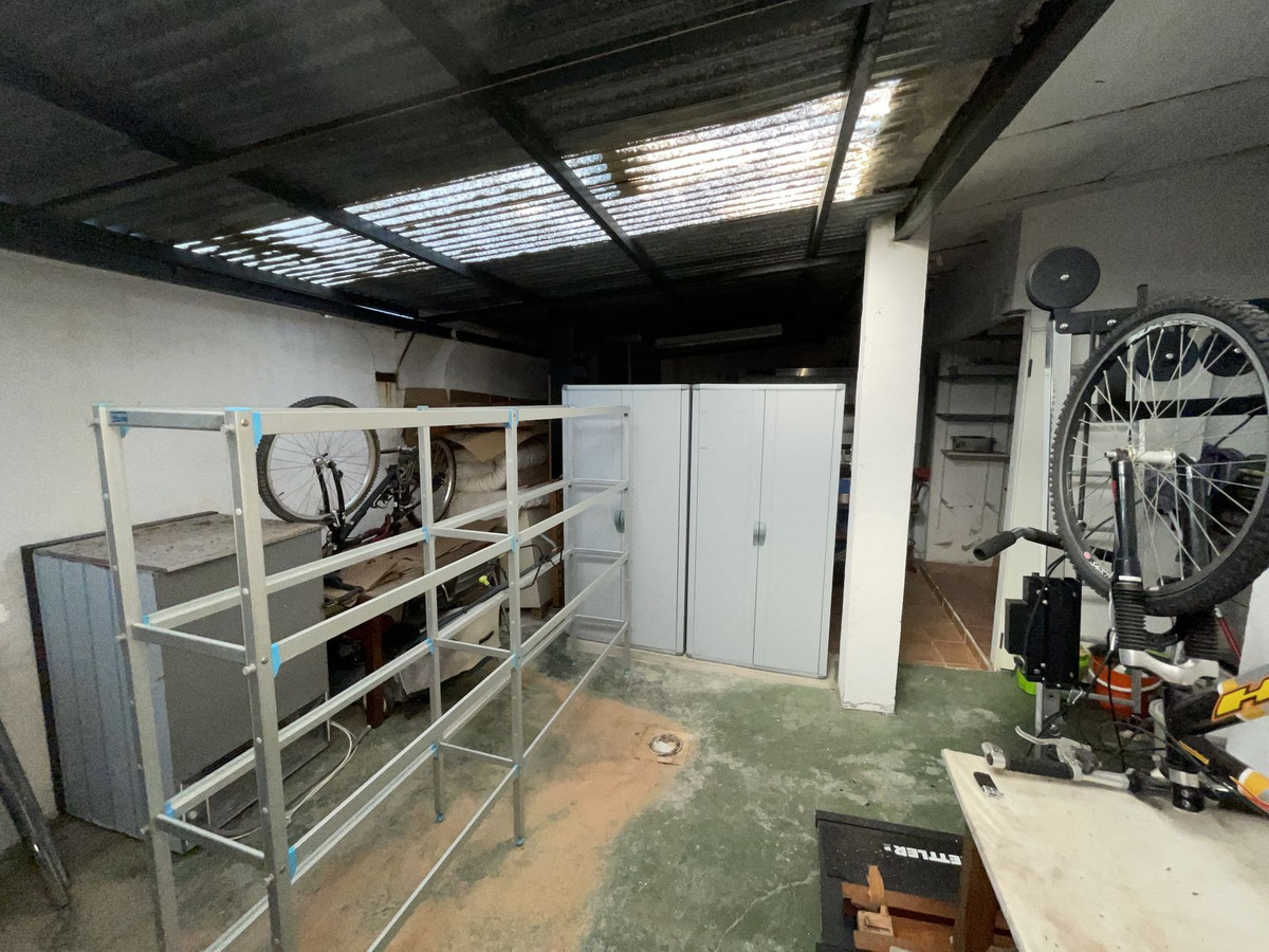 Commercial unit for sale in El Paraiso Costa Del Sol, Málaga, Spain