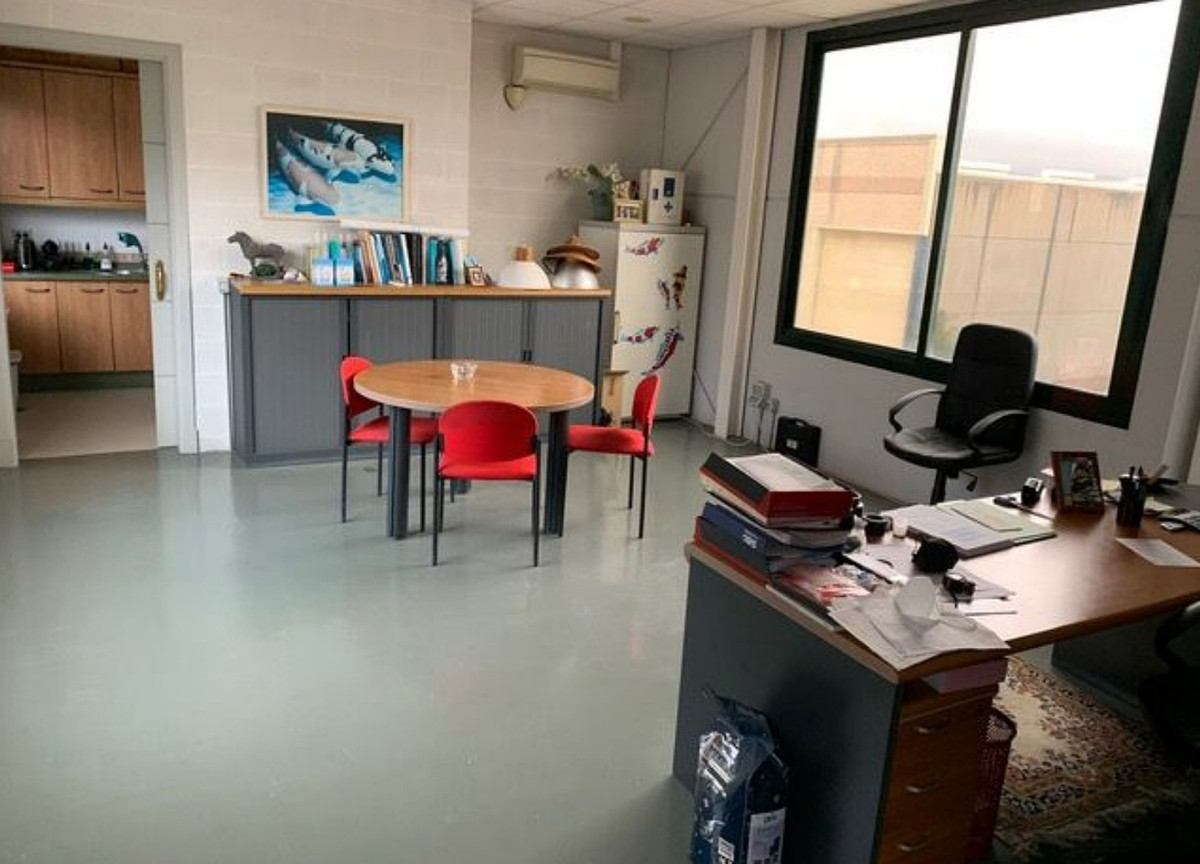 Commercial unit for sale in Manilva Costa Del Sol, Málaga, Spain