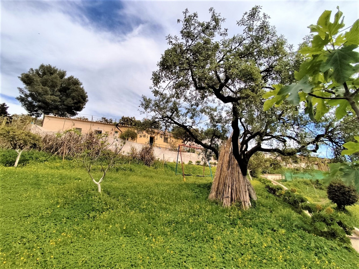 4 Bed Townhouse for sale in Vélezmálaga Costa Del Sol East, Málaga, Spain