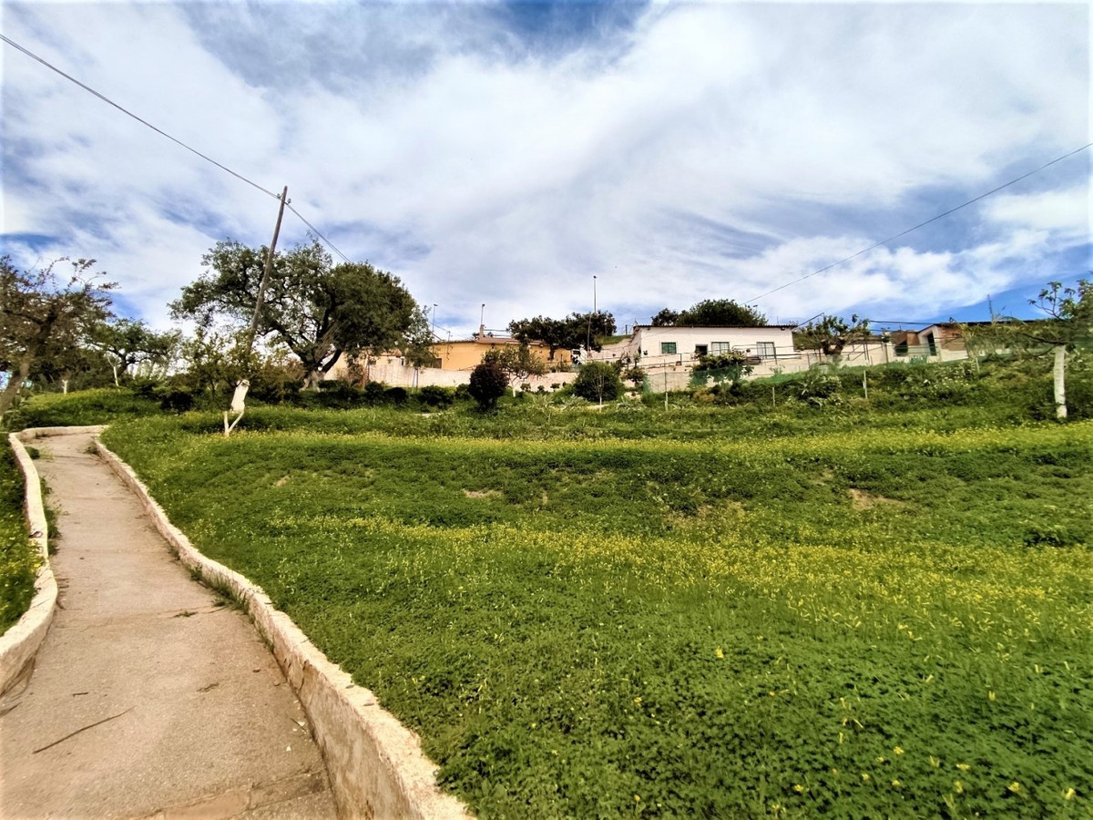 4 Bed Townhouse for sale in Vélezmálaga Costa Del Sol East, Málaga, Spain