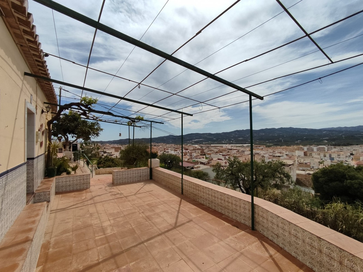 4 Bed Townhouse for sale in Vélezmálaga Costa Del Sol East, Málaga, Spain