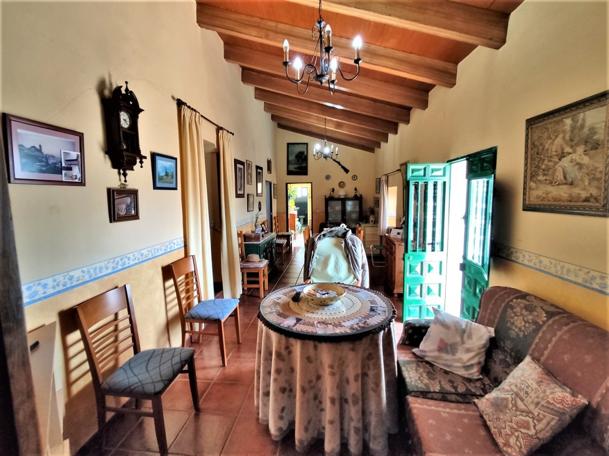 4 Bed Townhouse for sale in Vélezmálaga Costa Del Sol East, Málaga, Spain