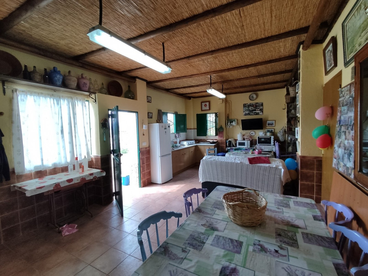 4 Bed Townhouse for sale in Vélezmálaga Costa Del Sol East, Málaga, Spain