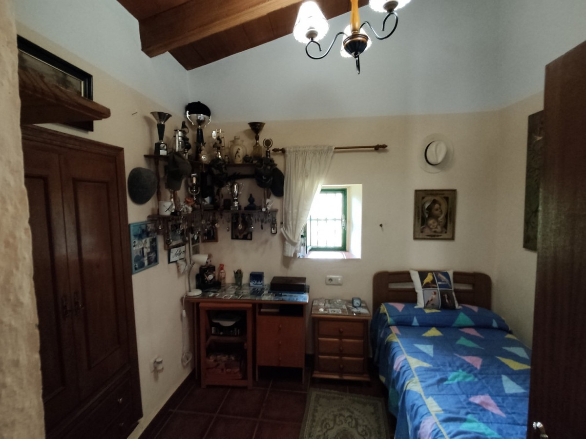 4 Bed Townhouse for sale in Vélezmálaga Costa Del Sol East, Málaga, Spain