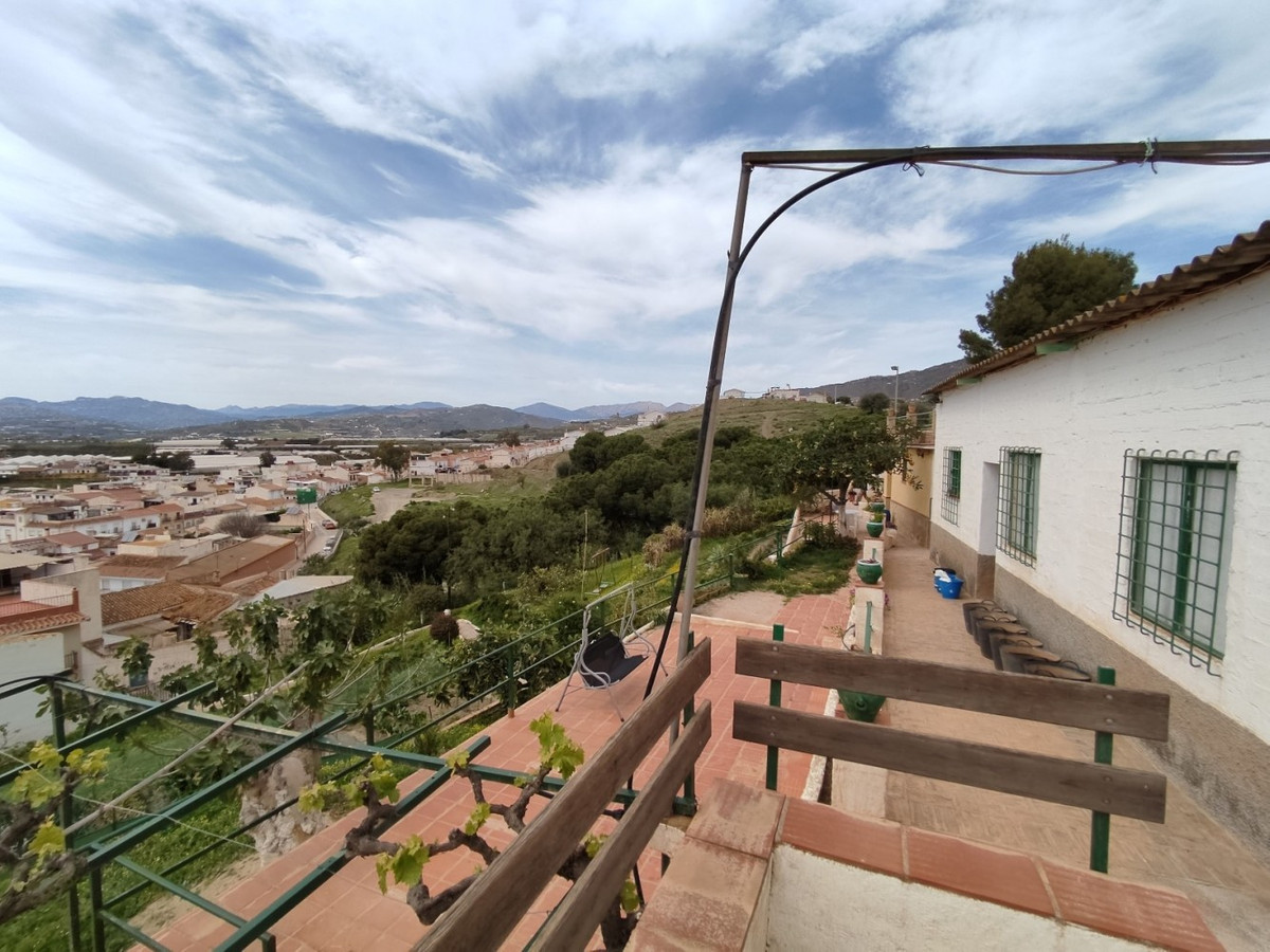 4 Bed Townhouse for sale in Vélezmálaga Costa Del Sol East, Málaga, Spain