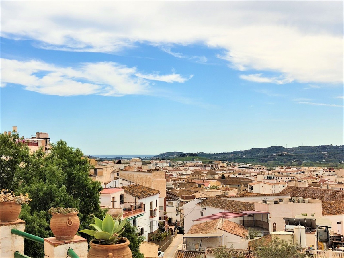 4 Bed Townhouse for sale in Vélezmálaga Costa Del Sol East, Málaga, Spain