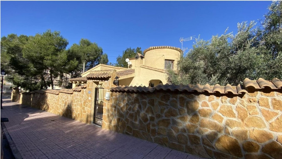 6 Bed Townhouse for sale in Orihuela Costa Blanca, Alicante, Spain