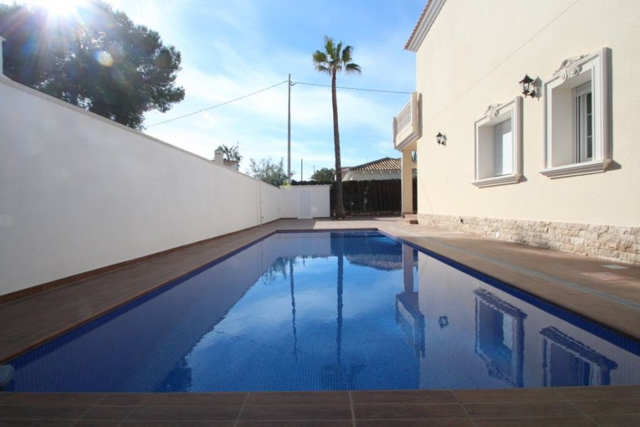 4 Bed Townhouse for sale in Cabo Roig Costa Blanca, Alicante, Spain
