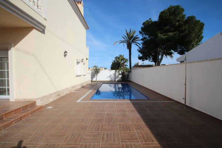4 Bed Townhouse for sale in Cabo Roig Costa Blanca, Alicante, Spain