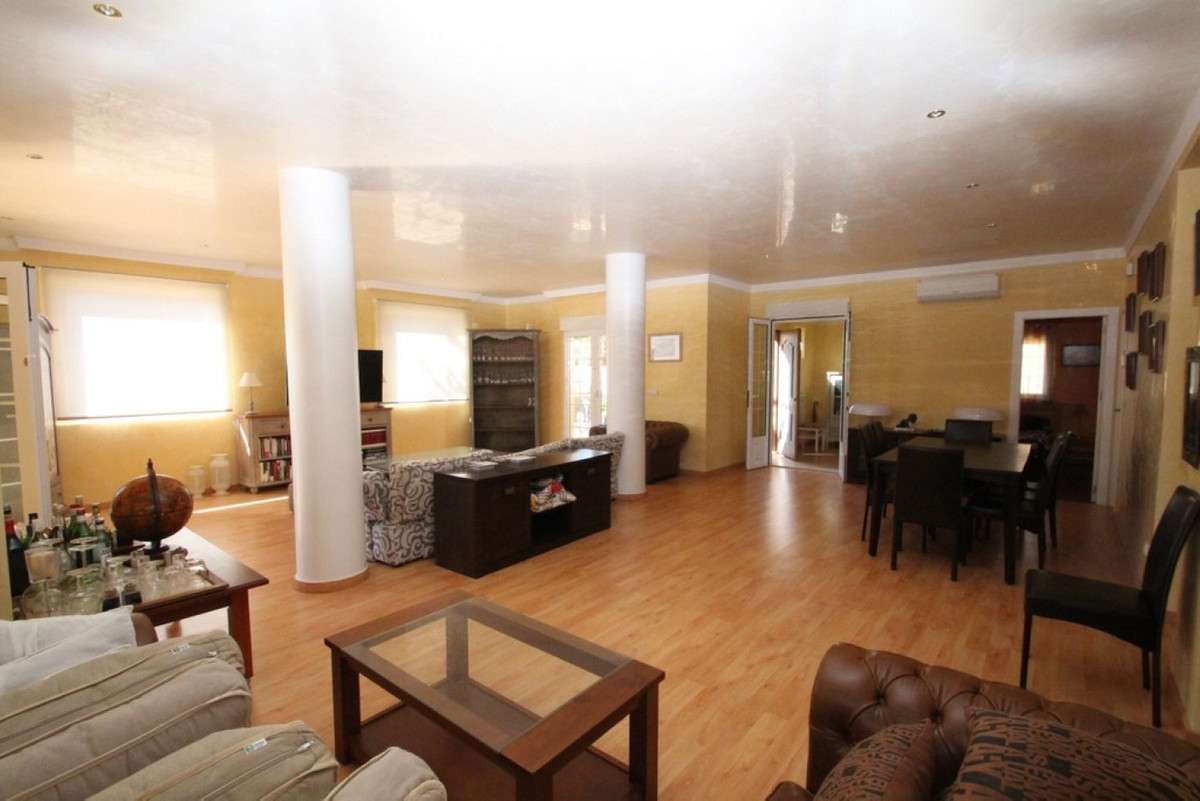 5 Bed Townhouse for sale in Cabo Roig Costa Blanca, Alicante, Spain