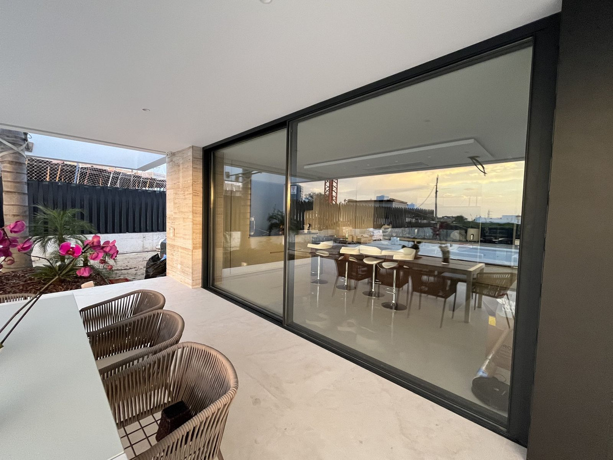 Se vende Villa - Chalet de 5 dormitorios en Costa Del Sol, Málaga, España