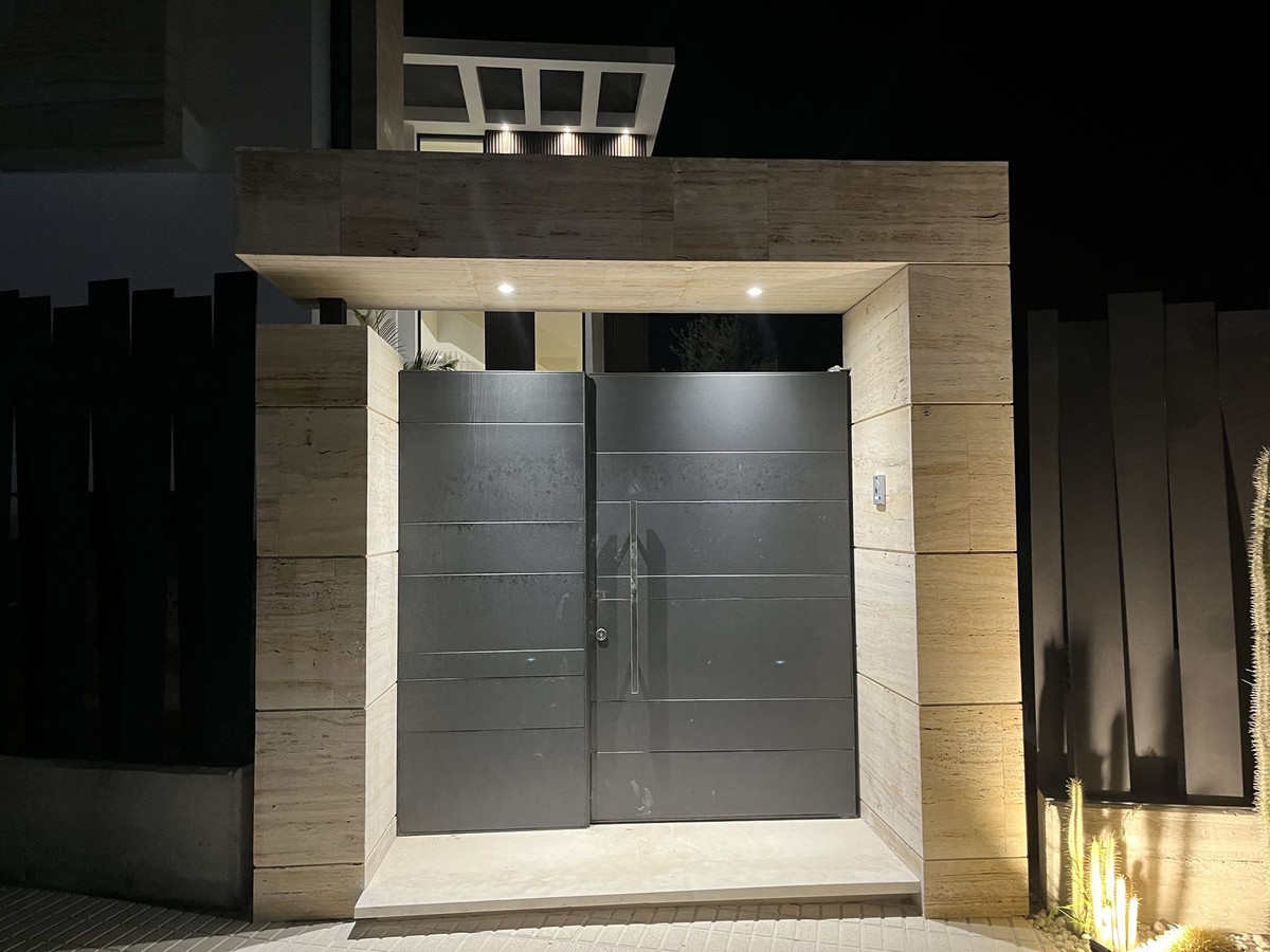 Se vende Villa - Chalet de 5 dormitorios en Costa Del Sol, Málaga, España