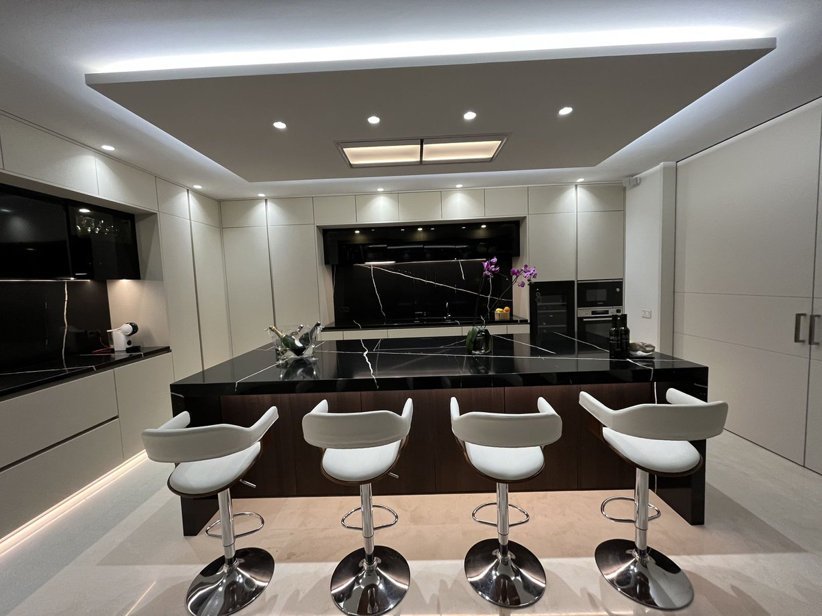 Se vende Villa - Chalet de 5 dormitorios en Costa Del Sol, Málaga, España
