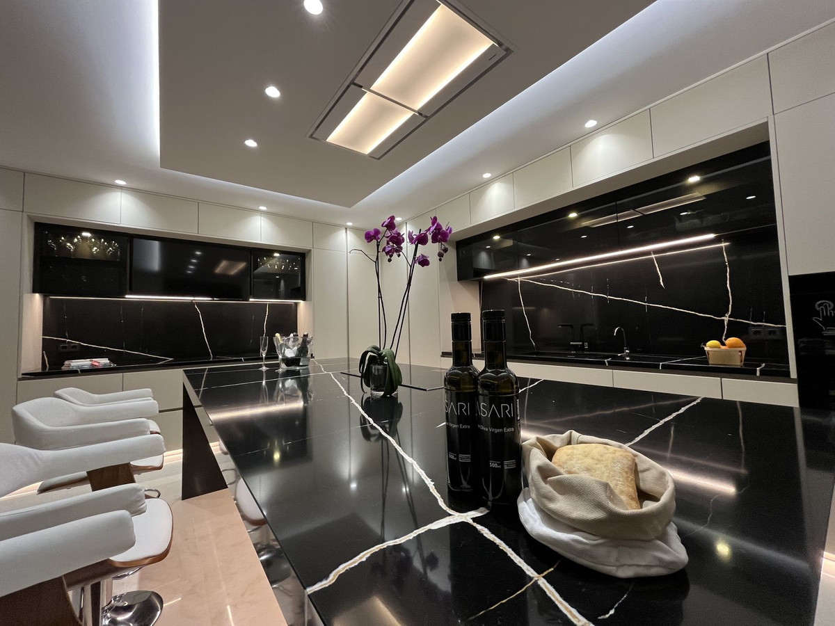 Se vende Villa - Chalet de 5 dormitorios en Costa Del Sol, Málaga, España