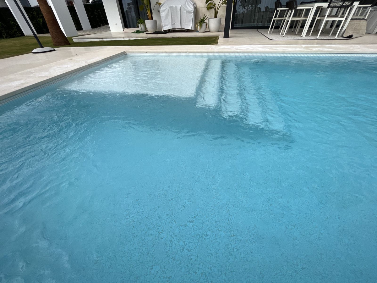 Se vende Villa - Chalet de 5 dormitorios en Costa Del Sol, Málaga, España