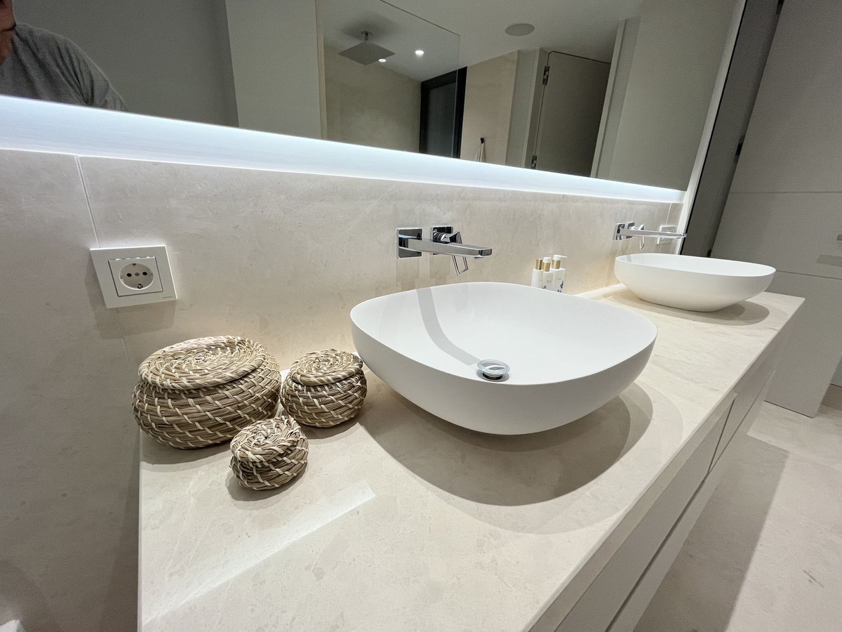 Se vende Villa - Chalet de 5 dormitorios en Costa Del Sol, Málaga, España