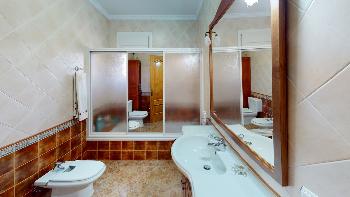6 Bed Townhouse for sale in Alcaucín Costa Del Sol East, Málaga, Spain