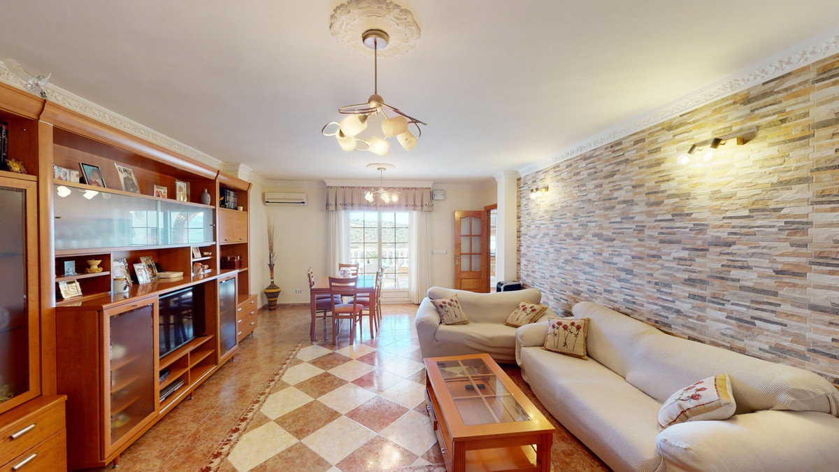 6 Bed Townhouse for sale in Alcaucín Costa Del Sol East, Málaga, Spain