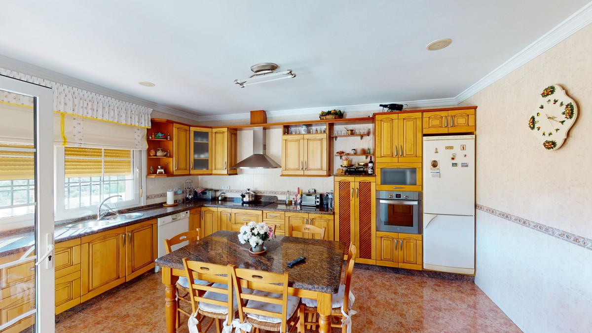 6 Bed Townhouse for sale in Alcaucín Costa Del Sol East, Málaga, Spain