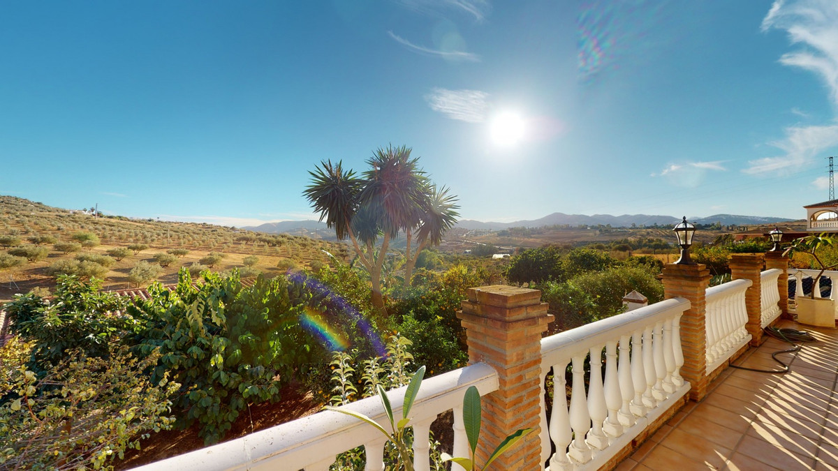 6 Bed Townhouse for sale in Alcaucín Costa Del Sol East, Málaga, Spain