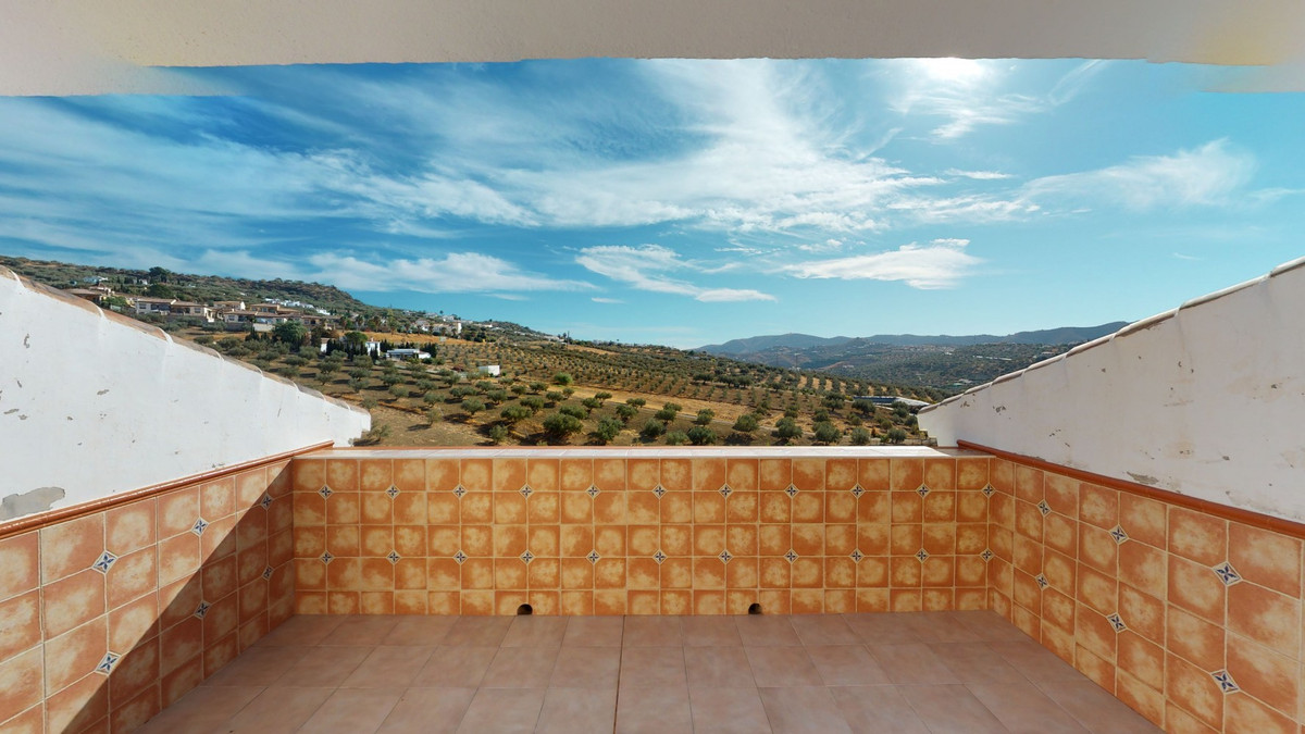 6 Bed Townhouse for sale in Alcaucín Costa Del Sol East, Málaga, Spain