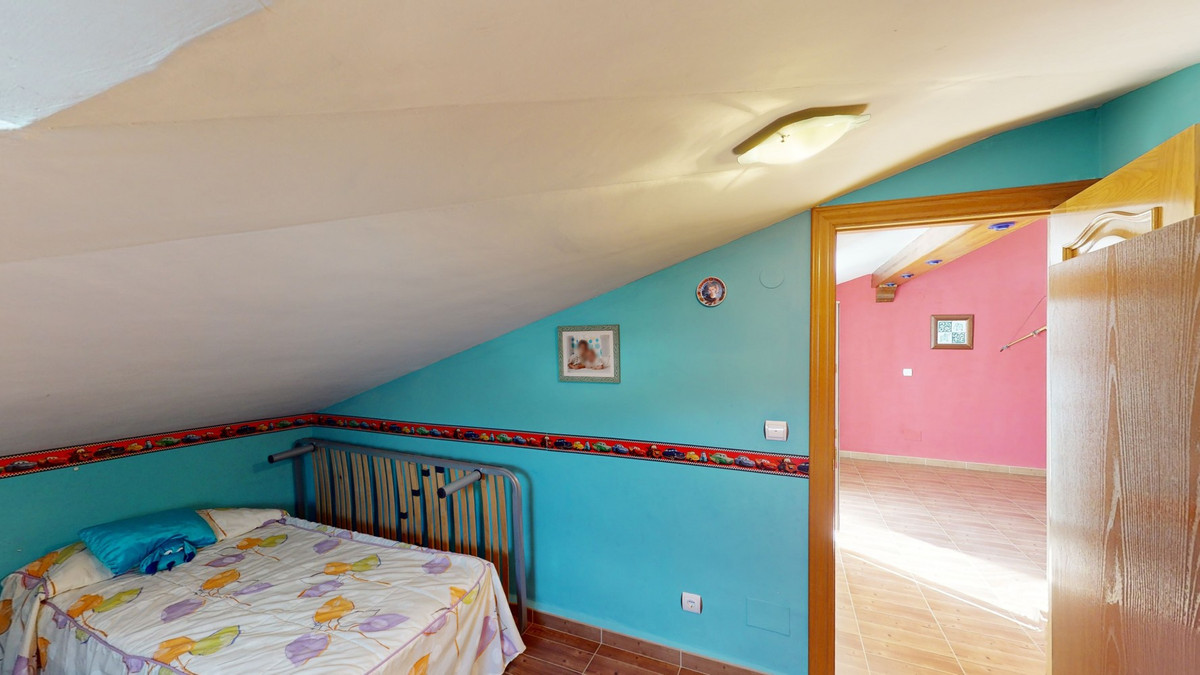 6 Bed Townhouse for sale in Alcaucín Costa Del Sol East, Málaga, Spain