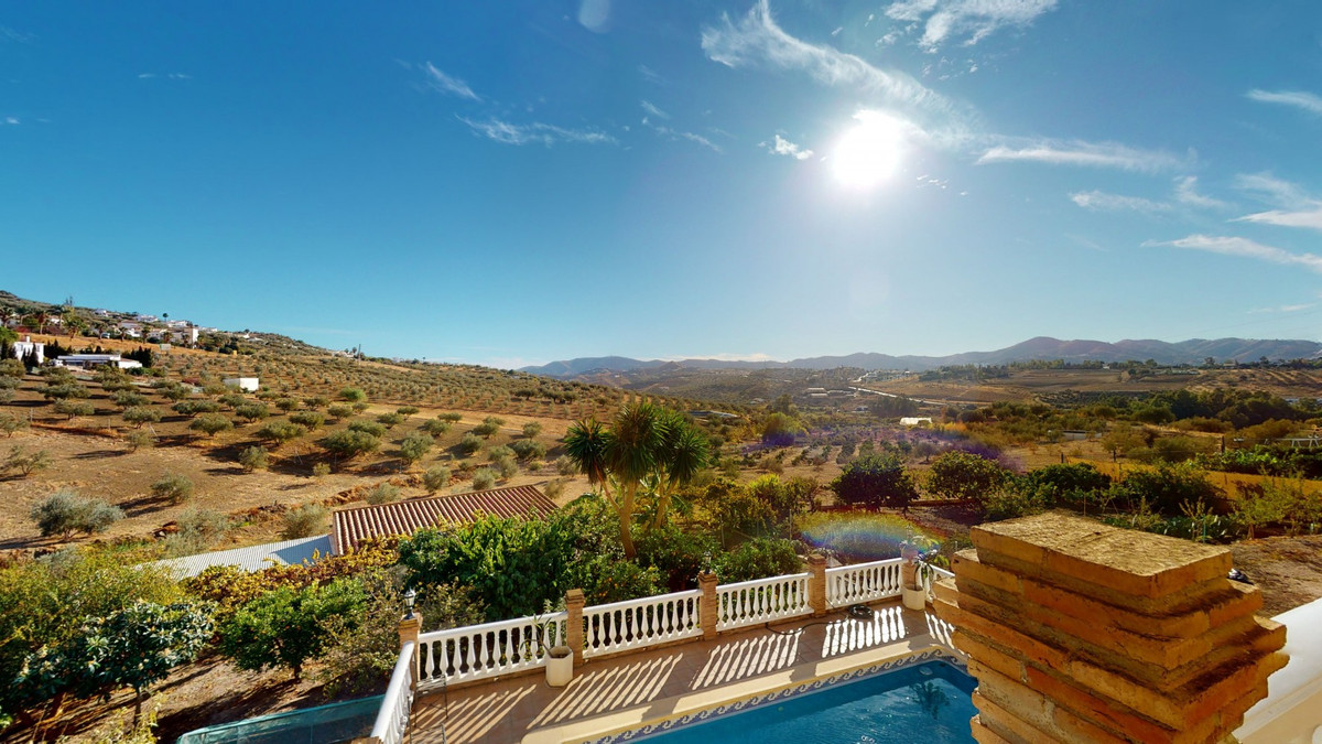 6 Bed Townhouse for sale in Alcaucín Costa Del Sol East, Málaga, Spain