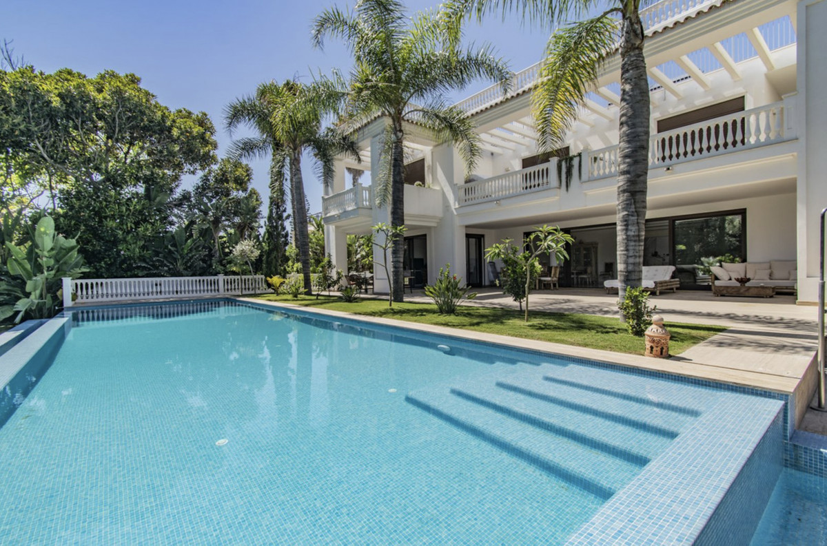 6 Bed Townhouse for sale in Guadalmina Baja Costa Del Sol, Málaga, Spain