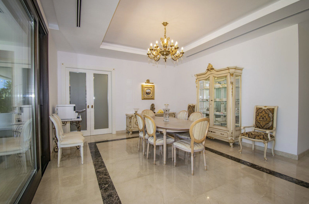 Se vende Villa - Chalet de 6 dormitorios en Costa Del Sol, Málaga, España