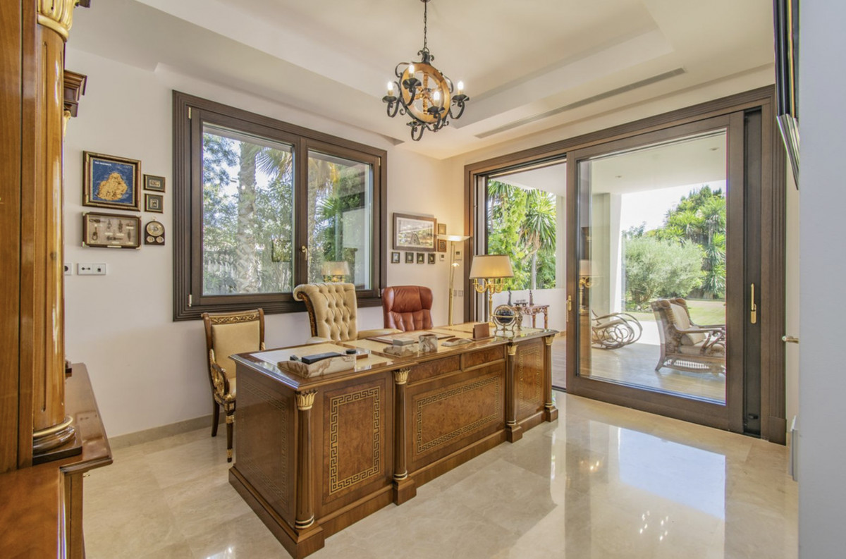 Se vende Villa - Chalet de 6 dormitorios en Costa Del Sol, Málaga, España