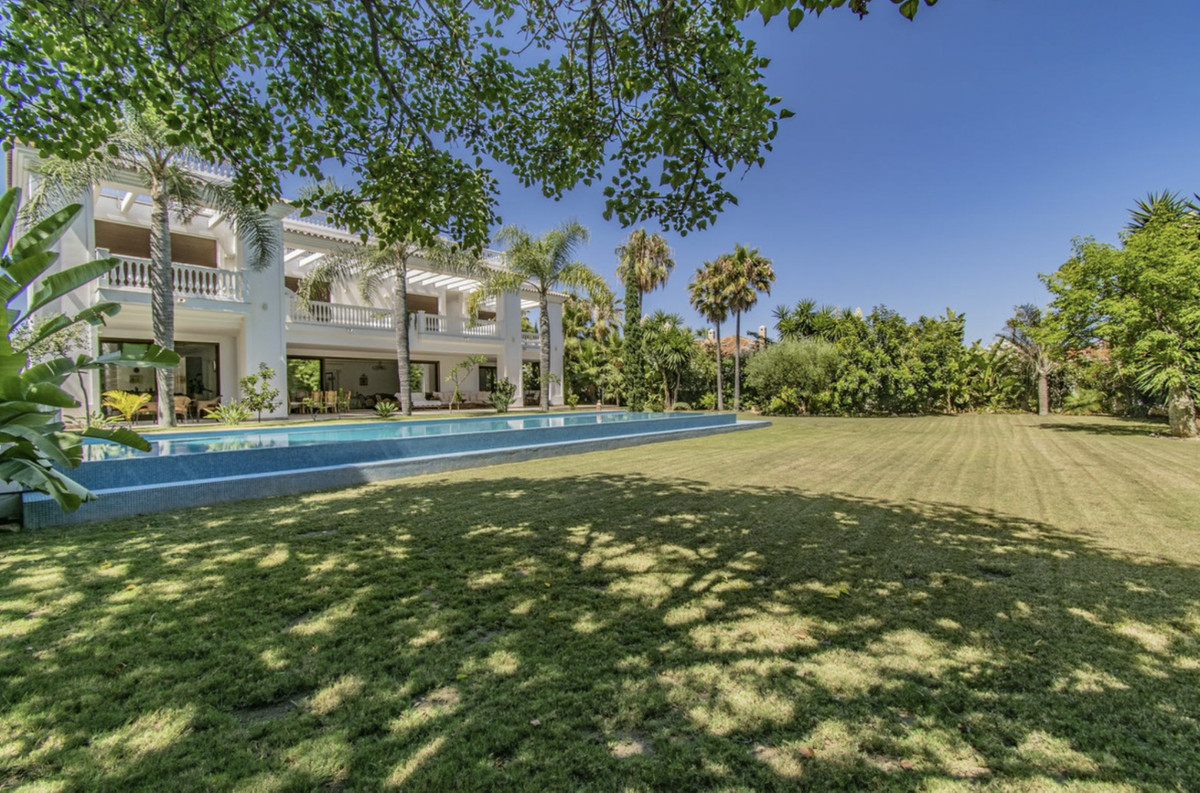 Se vende Villa - Chalet de 6 dormitorios en Costa Del Sol, Málaga, España