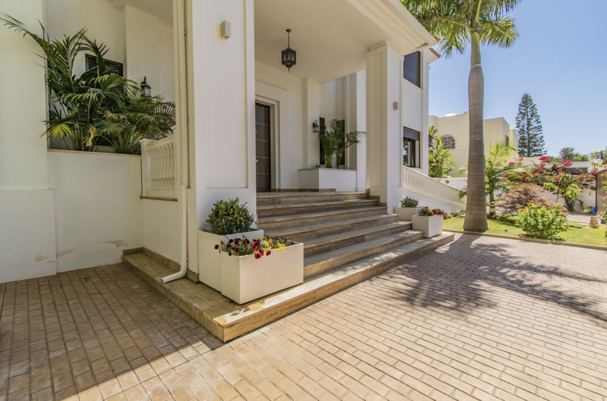 Se vende Villa - Chalet de 6 dormitorios en Costa Del Sol, Málaga, España