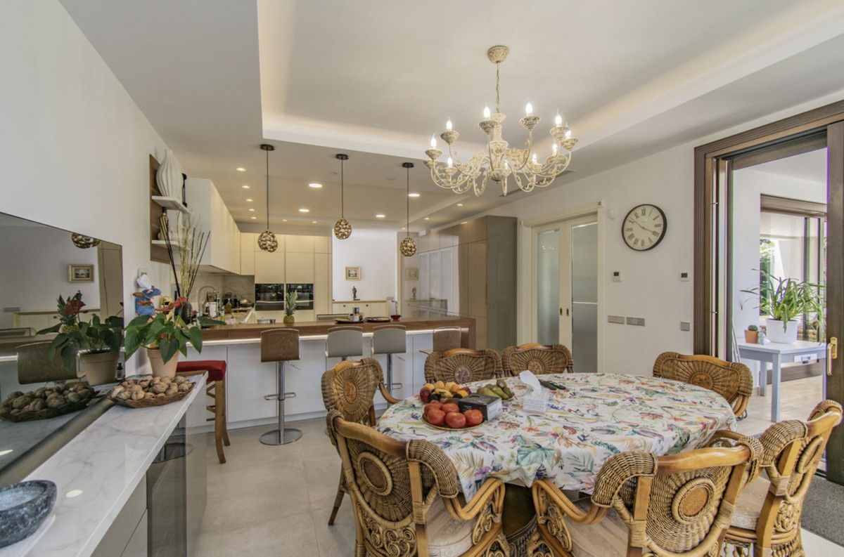 Se vende Villa - Chalet de 6 dormitorios en Costa Del Sol, Málaga, España