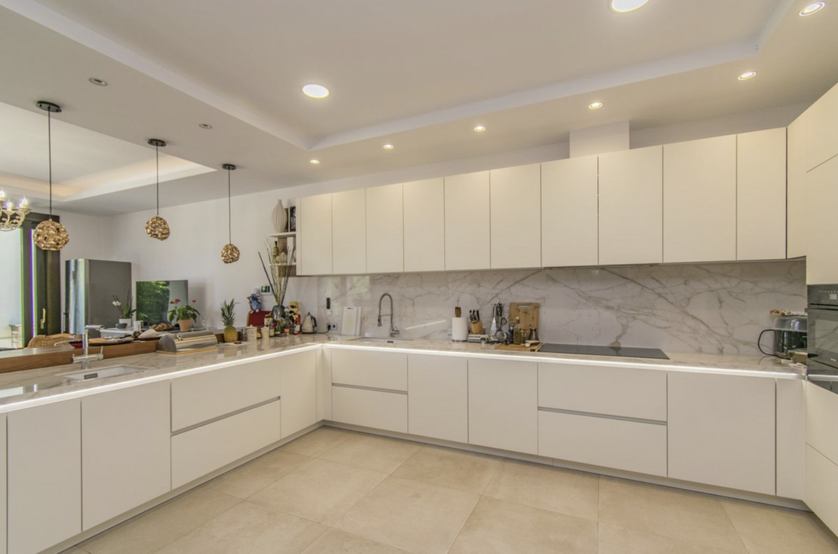 Se vende Villa - Chalet de 6 dormitorios en Costa Del Sol, Málaga, España