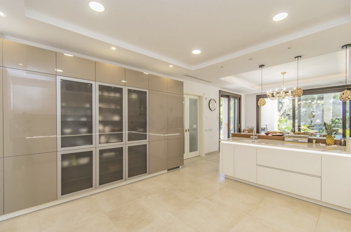 Se vende Villa - Chalet de 6 dormitorios en Costa Del Sol, Málaga, España