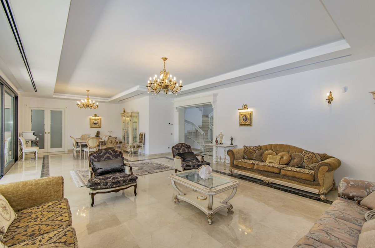 Se vende Villa - Chalet de 6 dormitorios en Costa Del Sol, Málaga, España