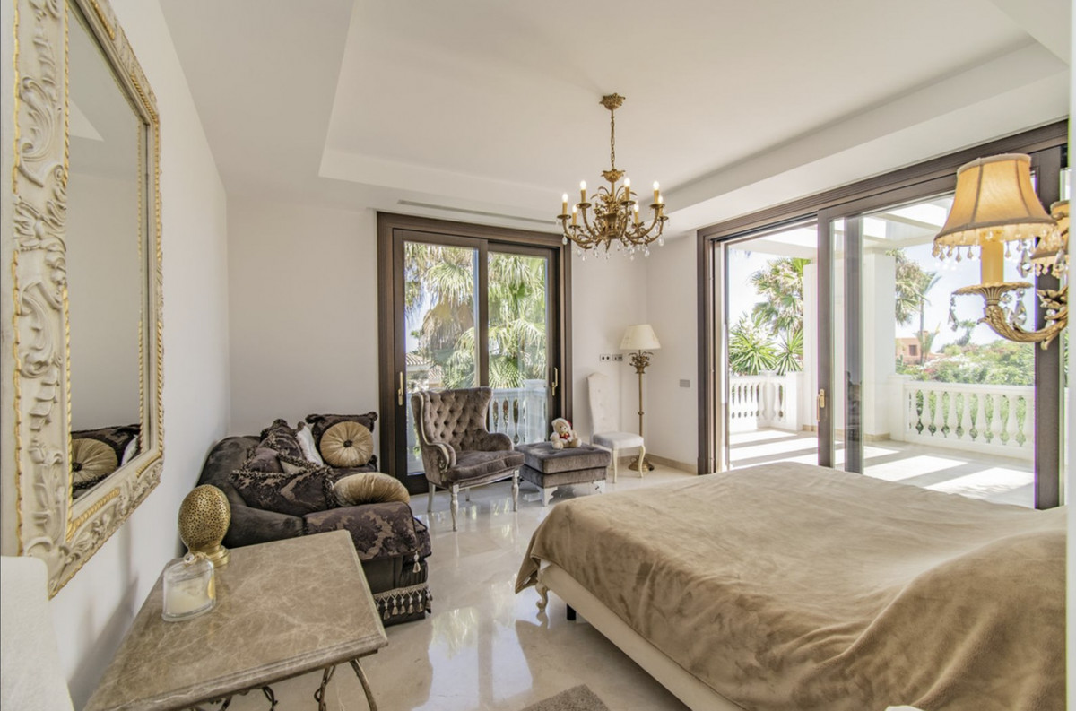 Se vende Villa - Chalet de 6 dormitorios en Costa Del Sol, Málaga, España