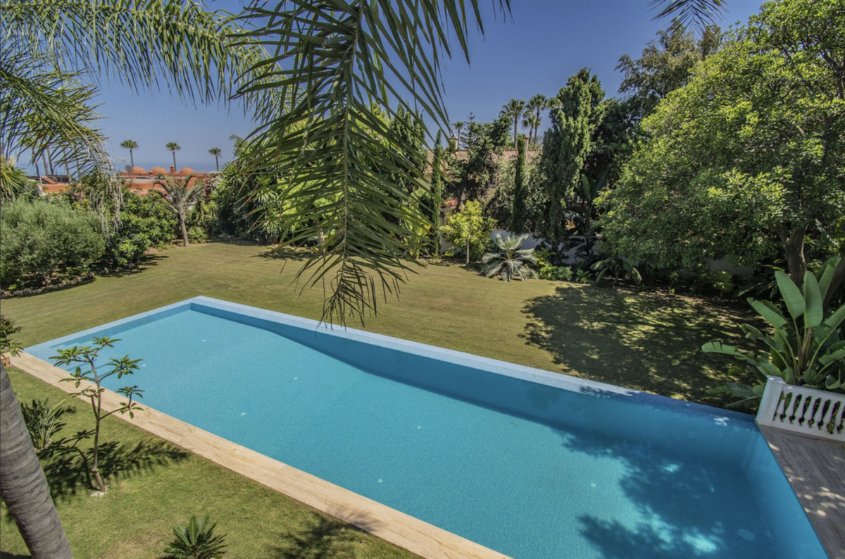 Se vende Villa - Chalet de 6 dormitorios en Costa Del Sol, Málaga, España