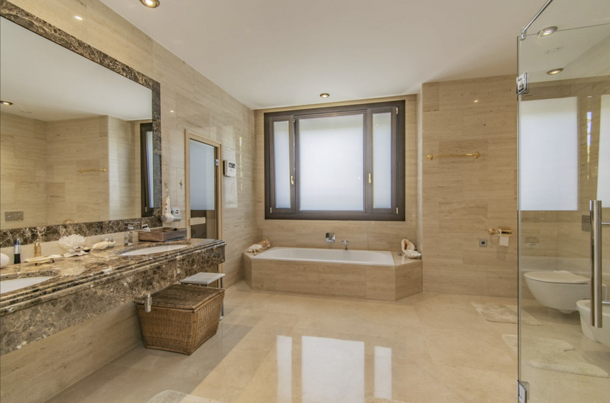 Se vende Villa - Chalet de 6 dormitorios en Costa Del Sol, Málaga, España