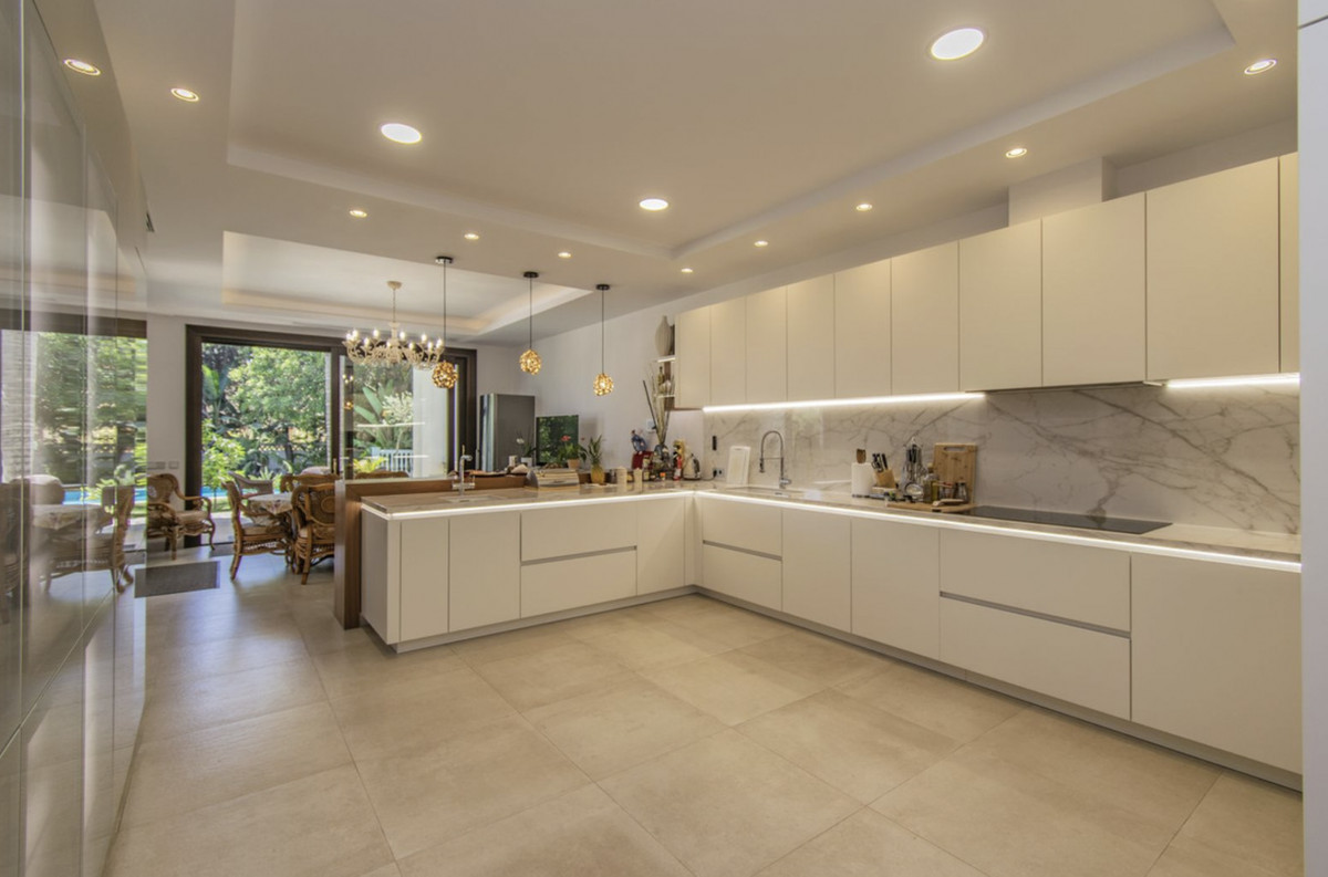 Se vende Villa - Chalet de 6 dormitorios en Costa Del Sol, Málaga, España