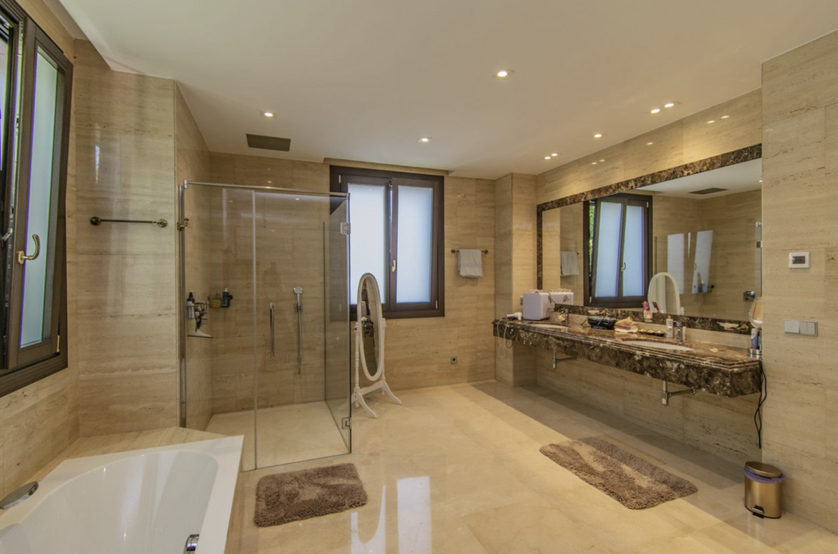 Se vende Villa - Chalet de 6 dormitorios en Costa Del Sol, Málaga, España