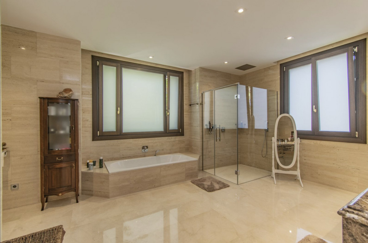Se vende Villa - Chalet de 6 dormitorios en Costa Del Sol, Málaga, España