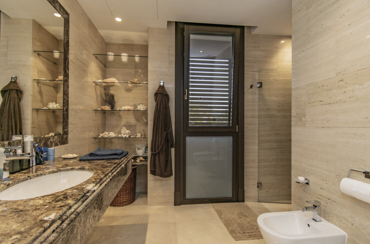 Se vende Villa - Chalet de 6 dormitorios en Costa Del Sol, Málaga, España