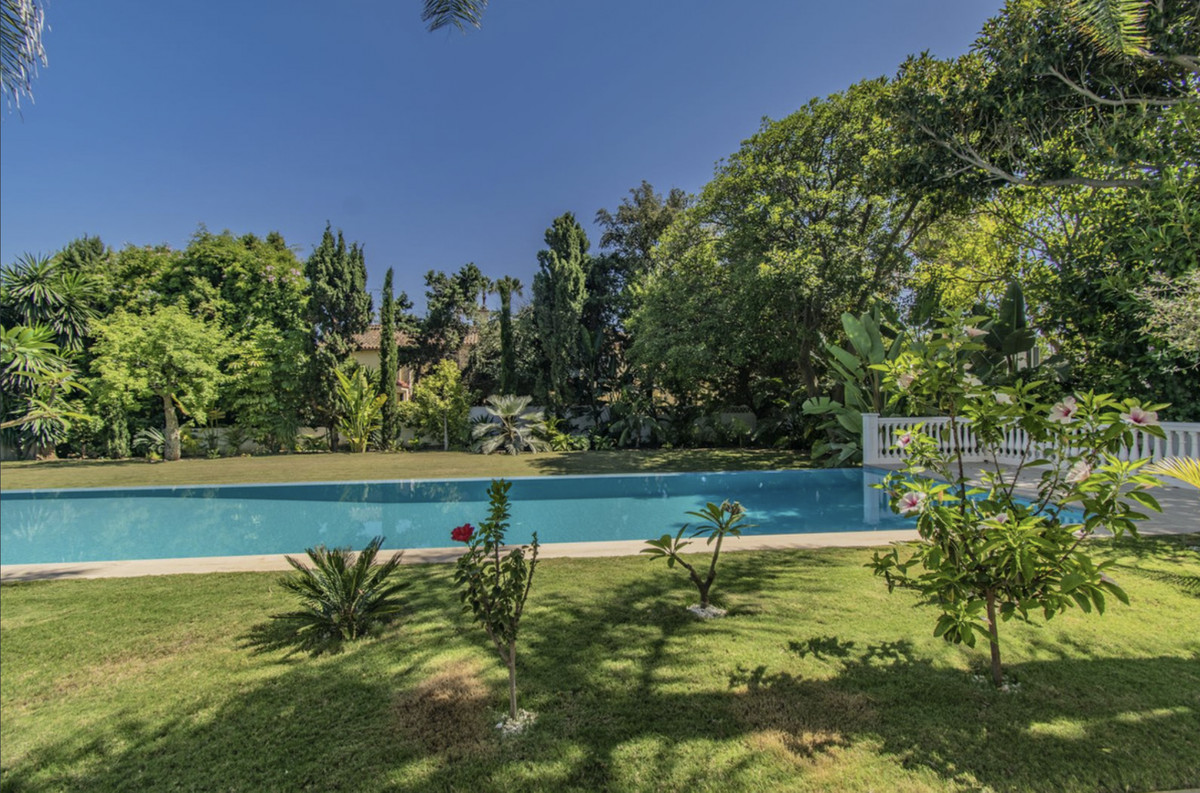 Se vende Villa - Chalet de 6 dormitorios en Costa Del Sol, Málaga, España