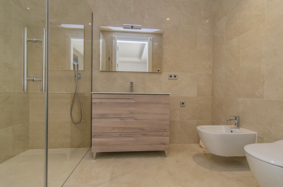 Se vende Villa - Chalet de 6 dormitorios en Costa Del Sol, Málaga, España