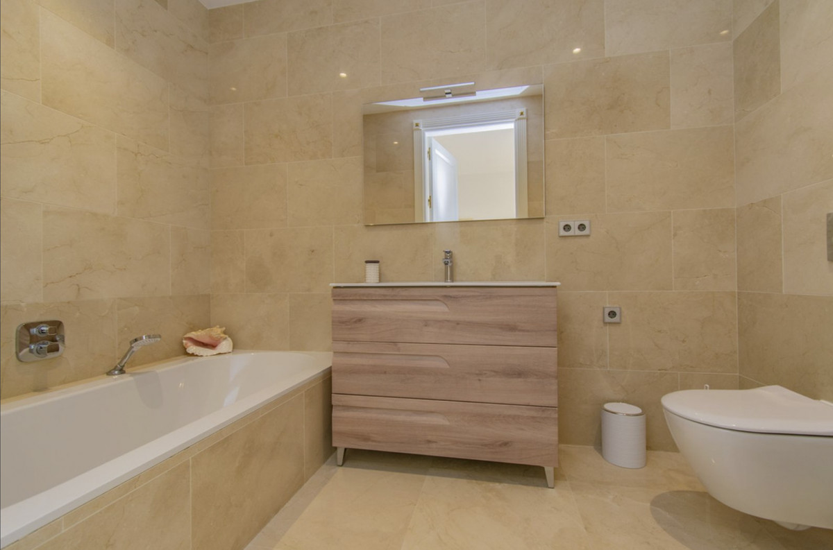 Se vende Villa - Chalet de 6 dormitorios en Costa Del Sol, Málaga, España