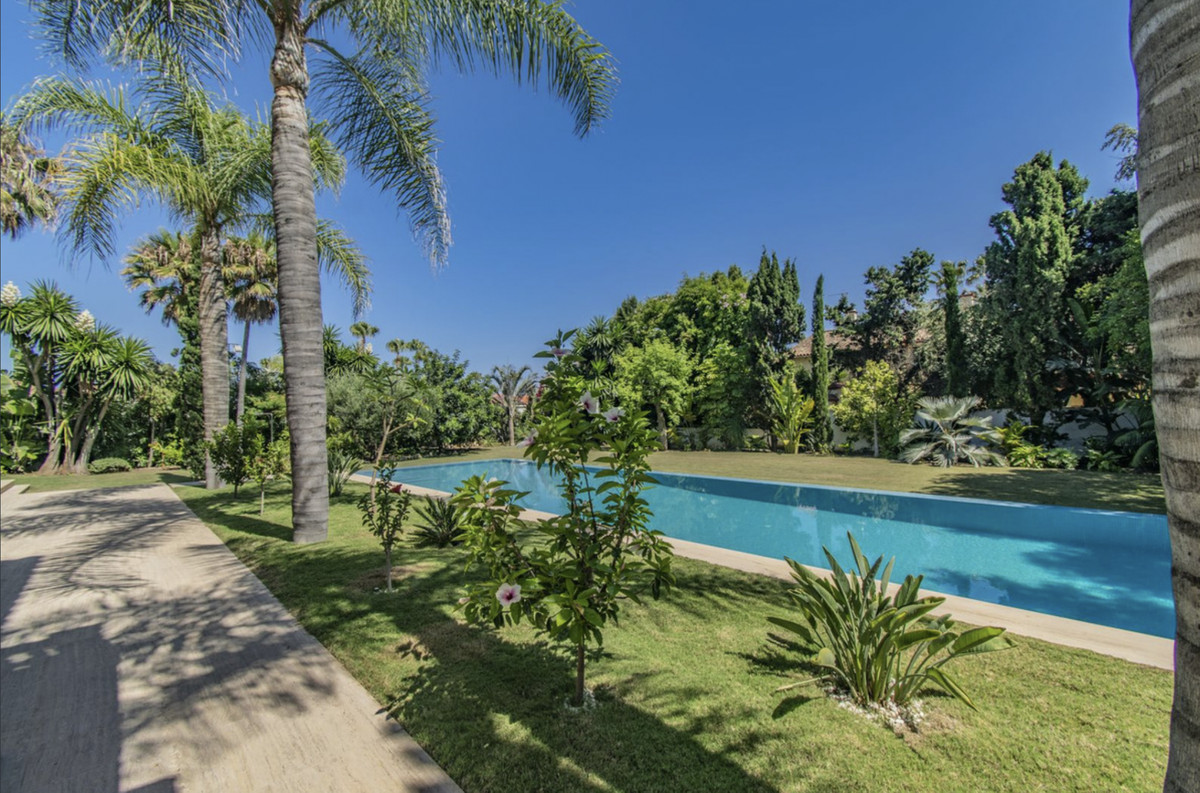 Se vende Villa - Chalet de 6 dormitorios en Costa Del Sol, Málaga, España