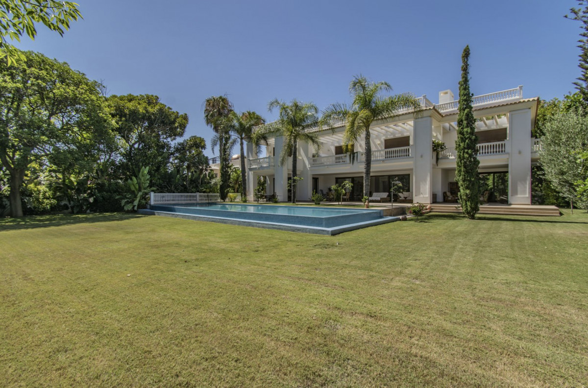Se vende Villa - Chalet de 6 dormitorios en Costa Del Sol, Málaga, España
